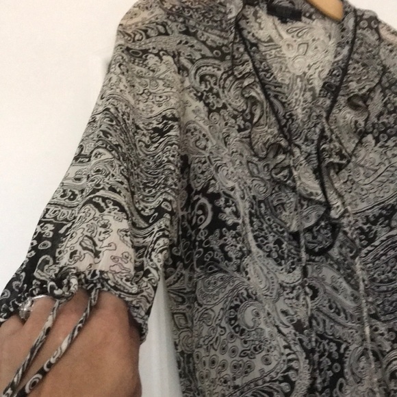 Guess - Picture 4 of 8